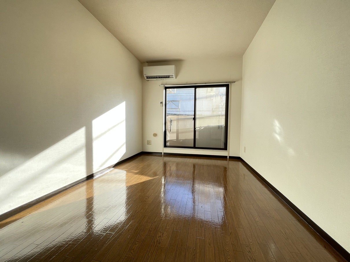 バス・シャワールーム　フローリングはおしゃれなウッドタイルに張り替えます