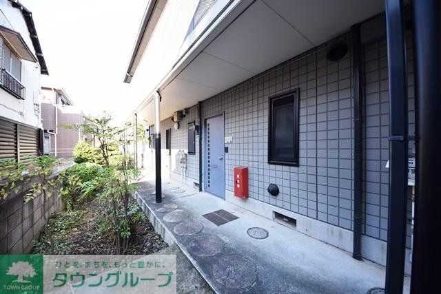 エントランス　★敷地内駐車場完備！　設備・収納充実！★