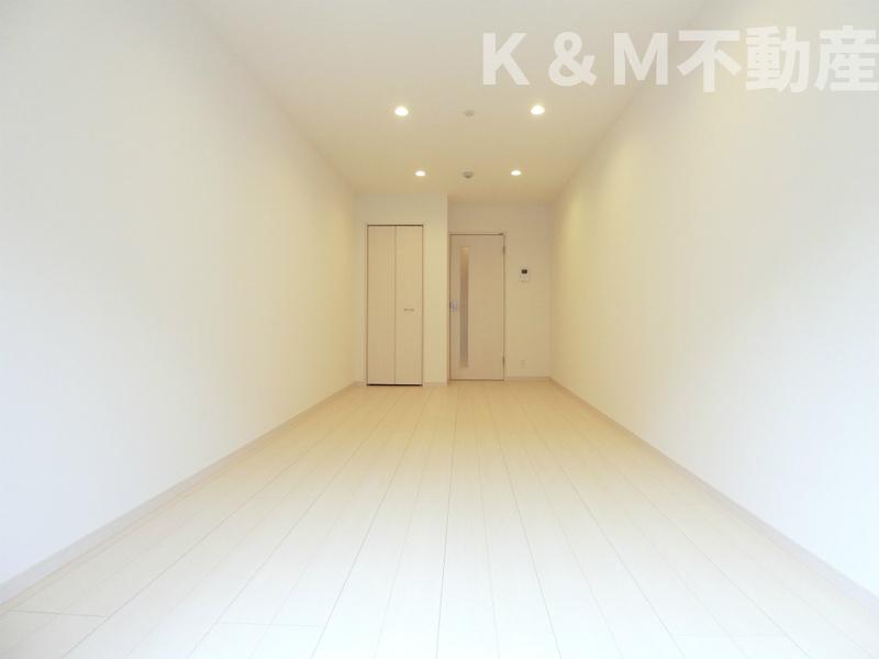 その他部屋・スペース　落ち着いた色調の寝室です