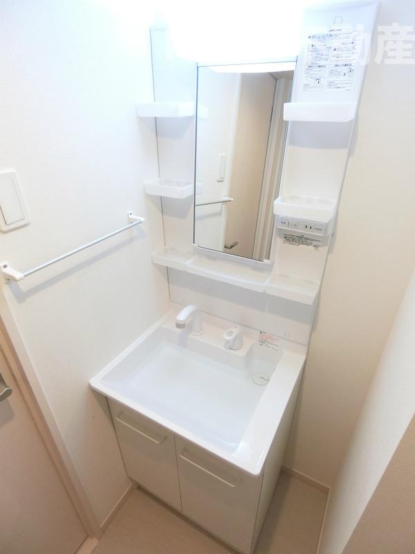 洗面設備　スペースが確保できる洗面所です