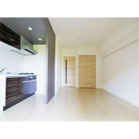 居室・リビング　室内