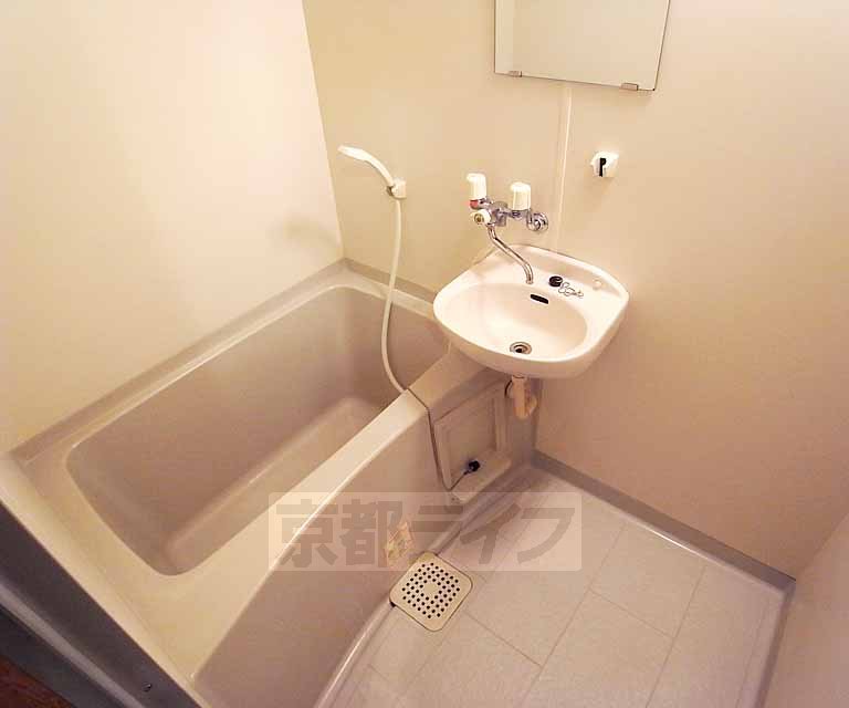 バス・シャワールーム　洗面所つきです。