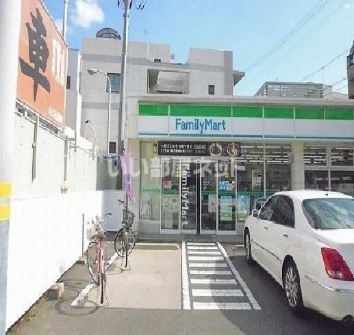 コンビニ　ファミリーマート 中広三丁目店（コンビニ）まで900m