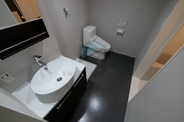 洗面設備　脱衣スペースもあります（モデルルーム写真）