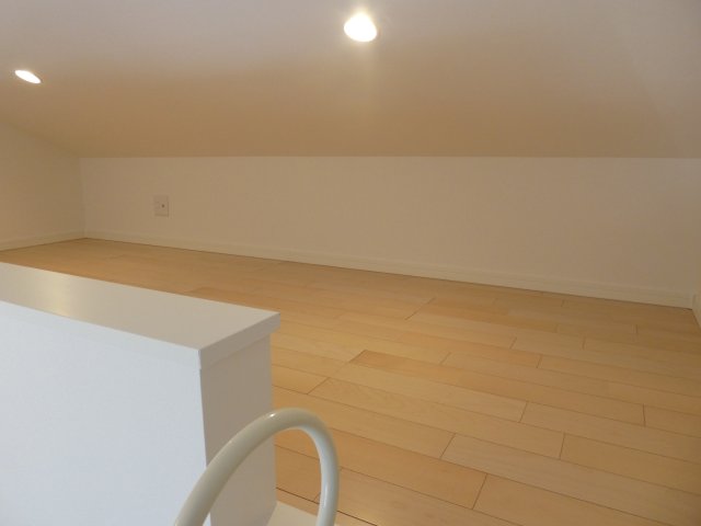 その他設備　ロフトは広々３．７帖分もあり天井の高さは約1ｍあります♪