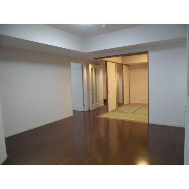 居室・リビング　こちらのリビングで趣味の時間をお楽しみください♪