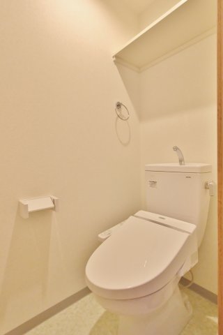 トイレ　参考写真（同物件別部屋）