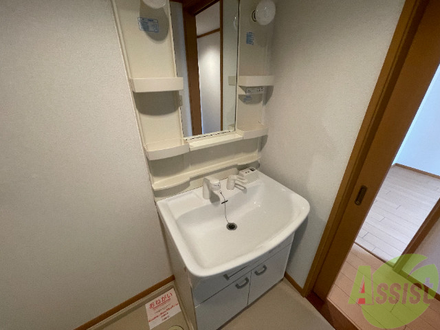 洗面設備　洗面台です、朝の支度はここでばっちりですね！