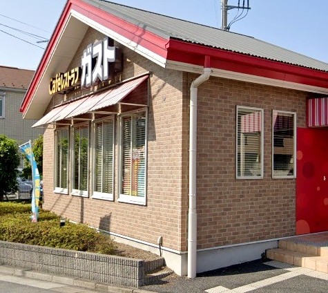 飲食店　ガスト（飲食店）まで553m