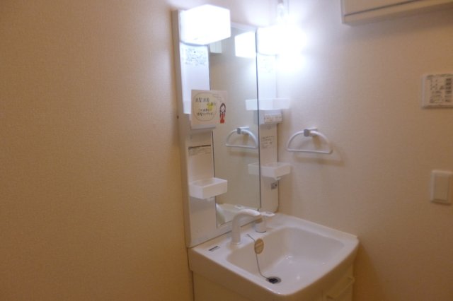 洗面設備　脱衣スペースもあります