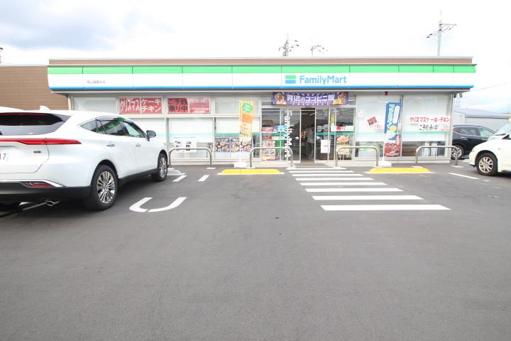 コンビニ　ファミリーマート福富中店（コンビニ）まで373m