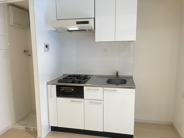 キッチン　別号室の写真となります。現況優先