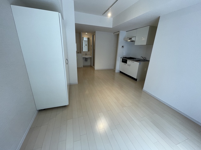 居室・リビング　別号室の写真となります。現況優先