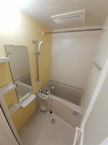 バス・シャワールーム　コンパクトで使いやすいお風呂です