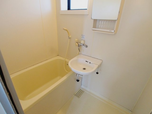 バス・シャワールーム　写真は角部屋の写真です