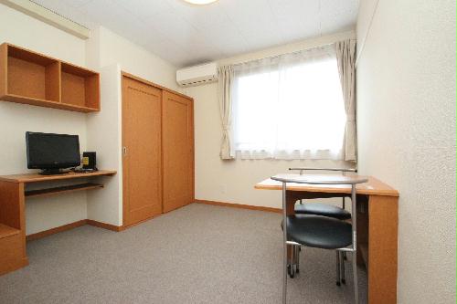 居室・リビング　液晶TV・テーブル(折りたたみ式)・イス付き