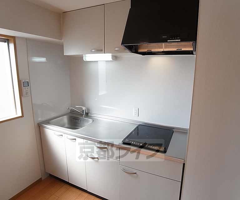 キッチン　ＩＨコンロでお掃除らくらく。