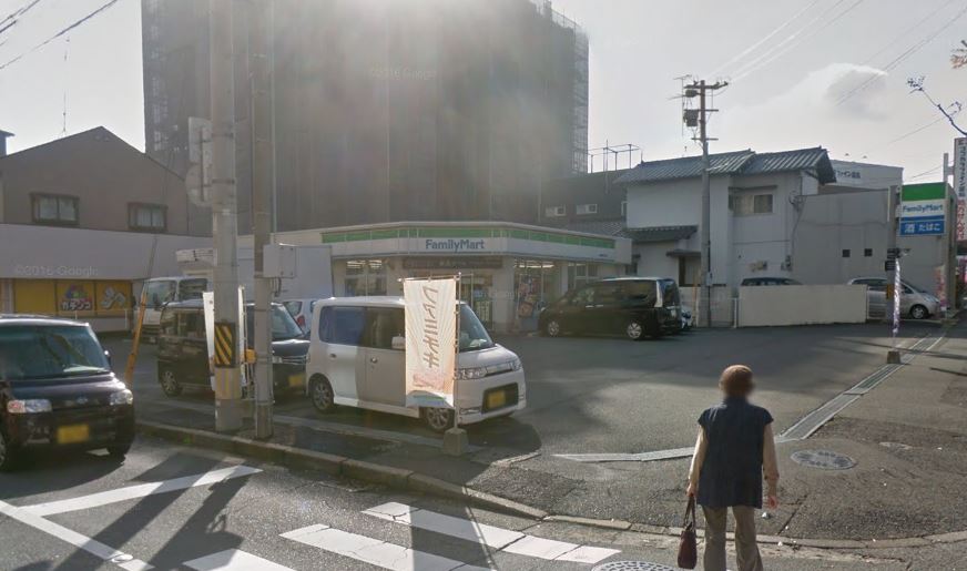 コンビニ　ファミリーマート 八幡産医大通り店（コンビニ）まで304m