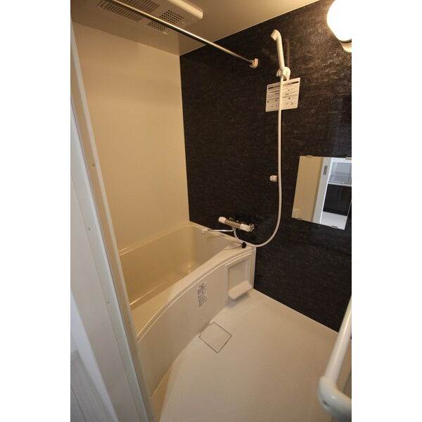 バス・シャワールーム　おしゃれな雰囲気の浴室になっています♪