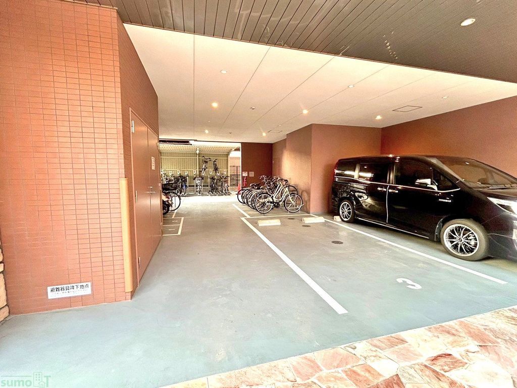 駐車場　駐車場