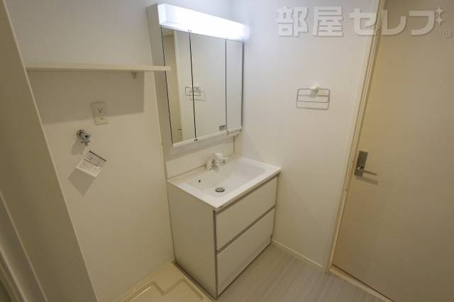 洗面設備　モデルルーム写真参照