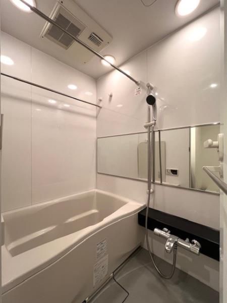 バス・シャワールーム　コンパクトで使いやすいお風呂です