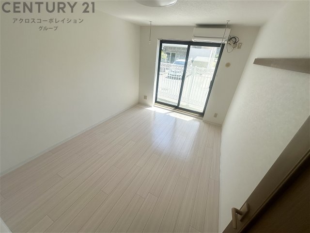 居室・リビング　エアコン付きで快適に過ごせます♪