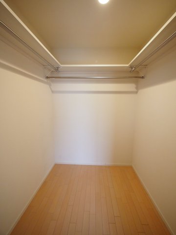 収納　週能力のあるウォークインクローゼット