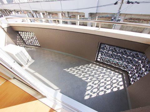 バルコニー　バルコニーがあるので外に洗濯物を干すことができます