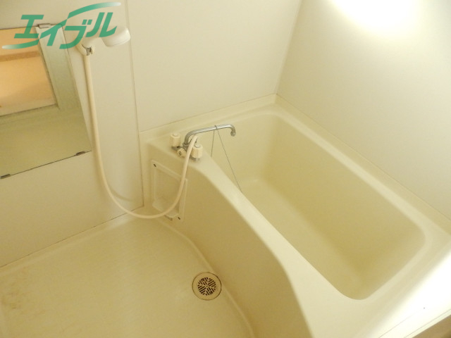 バス・シャワールーム　同建物別部屋写真です