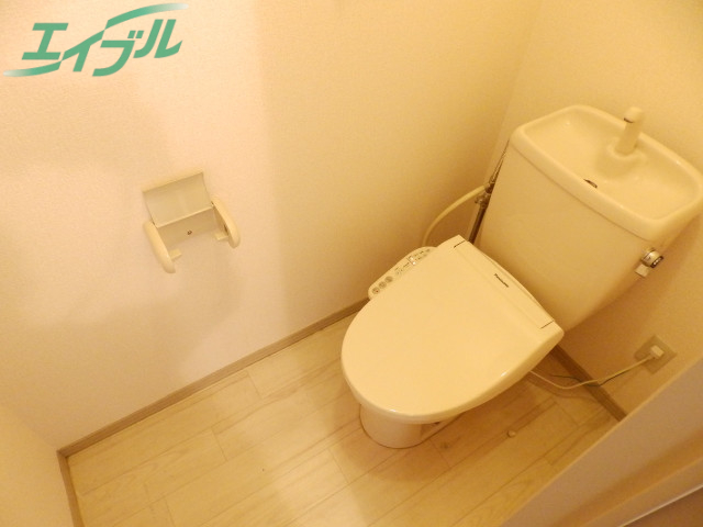 トイレ　同建物別部屋写真です