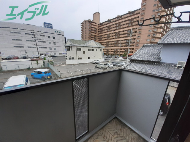 バルコニー　同建物別部屋写真です