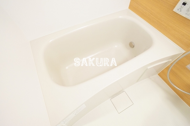 バス・シャワールーム　雨の日でも安心の浴室乾燥機付きです♪