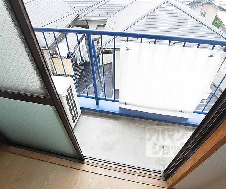 バルコニー　バルコニーは東向きです。