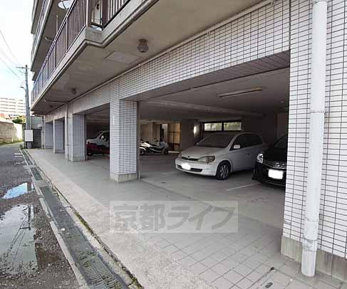駐車場　雨を防げる駐車場・