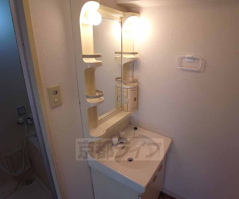 洗面設備　独立洗面台です。