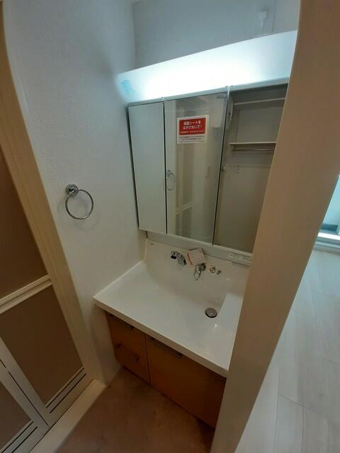 洗面設備　朝の身支度に便利な独立洗面台☆