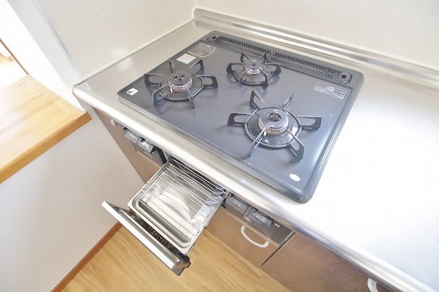 その他設備　システムキッチン3口コンロ