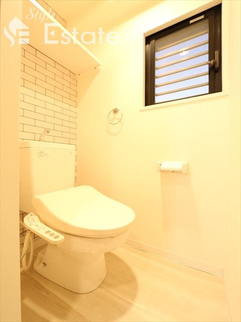 トイレ　温水洗浄便座付きトイレ