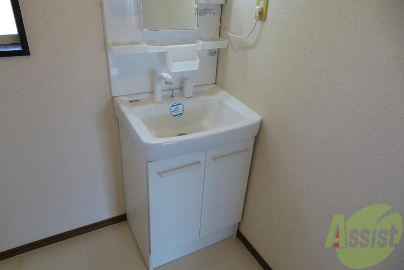 洗面設備　洗顔も歯磨きもしやすそうな広さになっておりますね。