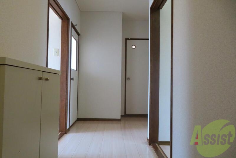 玄関　玄関からの写真になります。広々としていますね