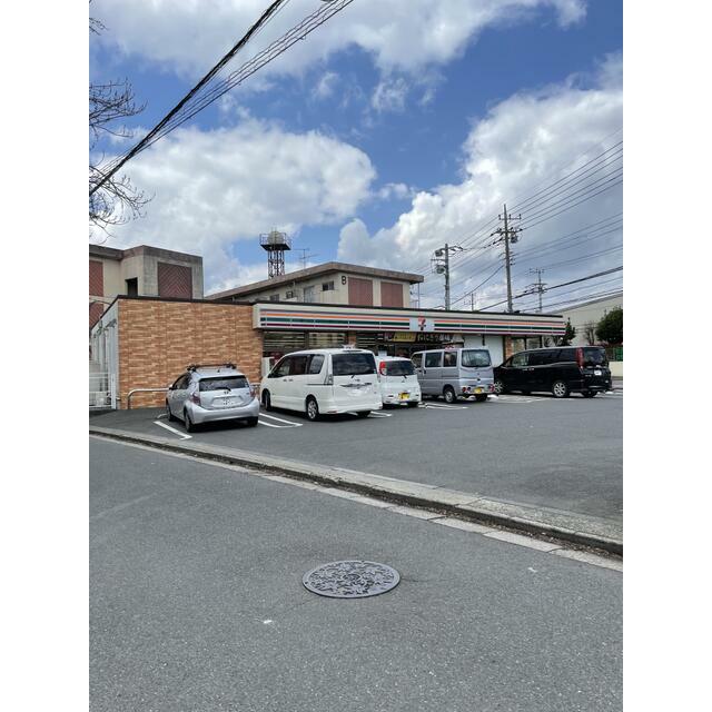 コンビニ　セブンイレブン厚木飯山黄金原店（コンビニ）まで61m