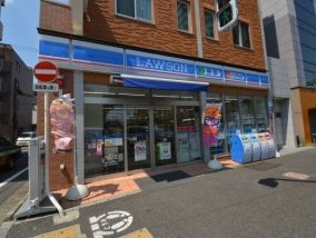コンビニ　ローソン 市谷仲之町店（コンビニ）まで62m