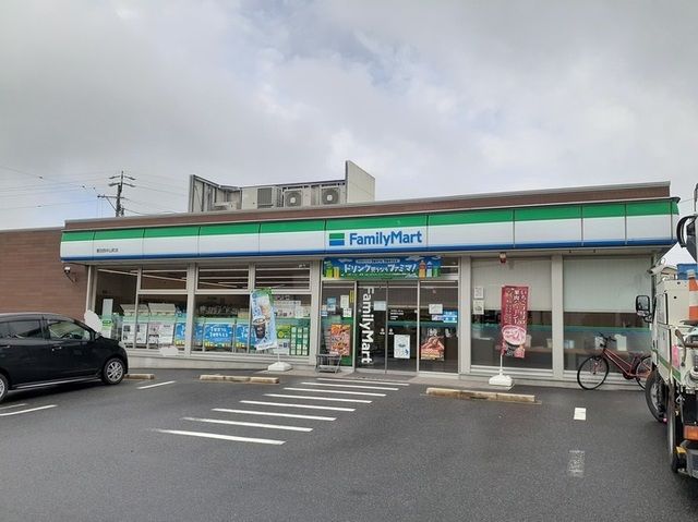 コンビニ　ファミリーマート（コンビニ）まで1600m
