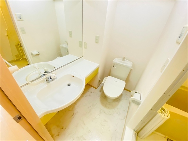 洗面設備　同一建物内１０２号室内装写真転載