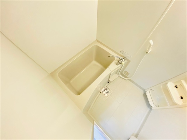 バス・シャワールーム　同一建物内１０２号室内装写真転載