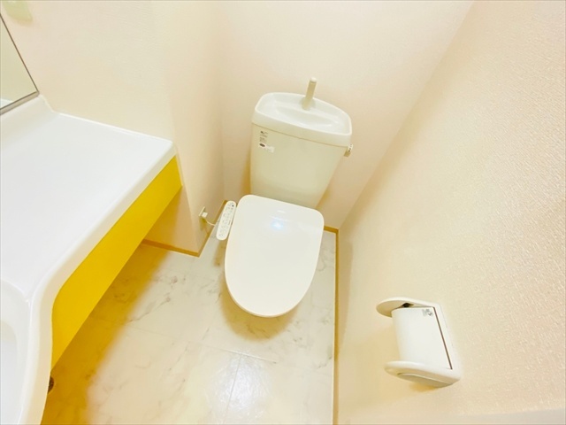 トイレ　同一建物内１０２号室内装写真転載