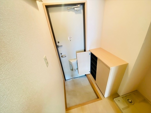 玄関　同一建物内１０２号室内装写真転載