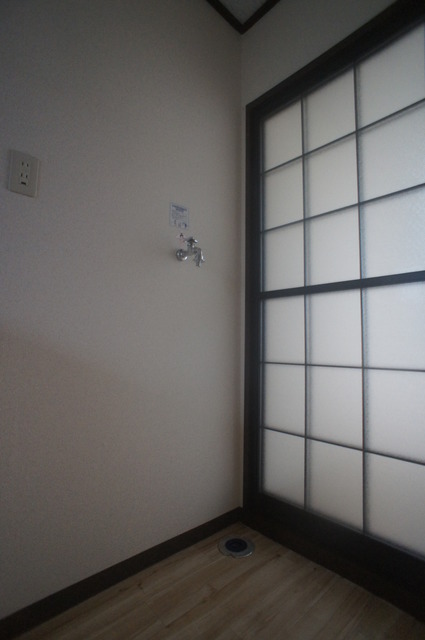 その他　室内洗濯機置場♪雨でも安心してお洗濯できます！