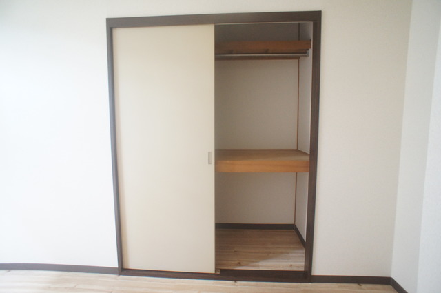 収納　昔ながらの押入タイプは奥行があるので、収納らくらく♪